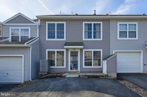 94 Courtyard Dr, Carlisle, PA 17013