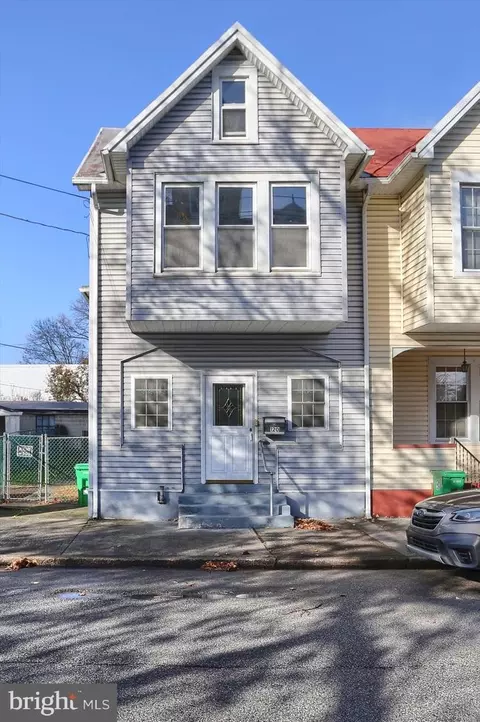 120 N Bedford St, Carlisle, PA 17013