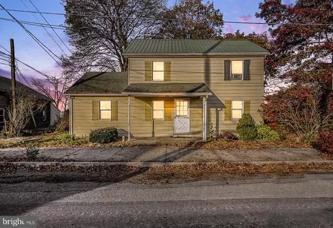 202 N High St, Newburg, PA 17240