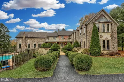 107 Ellesmere Ln, Mechanicsburg, PA 17055