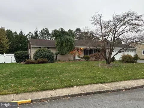 226 Avon Dr, Carlisle, PA 17013