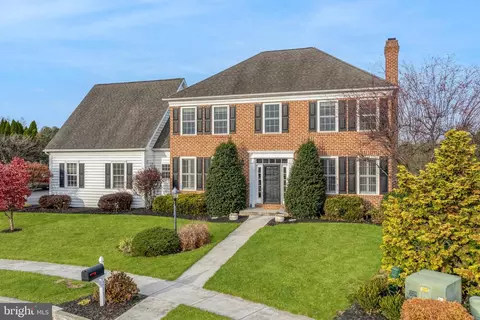 215 Saint James Ct, Mechanicsburg, PA 17050