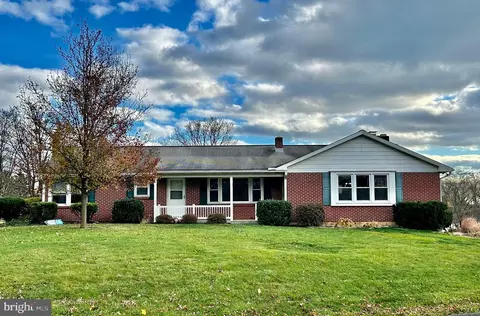 3935 Mountain View Rd, Mechanicsburg, PA 17050