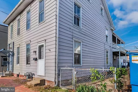 8 W Locust St, Mechanicsburg, PA 17055