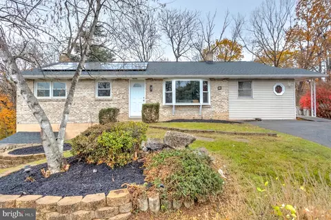 34 Riverview Dr, Enola, PA 17025