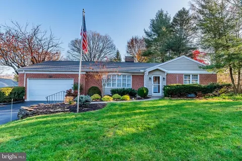 645 Vista Dr, Camp Hill, PA 17011