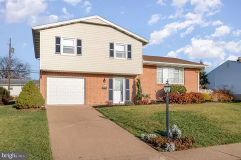 315 Somerset Dr, Camp Hill, PA 17011