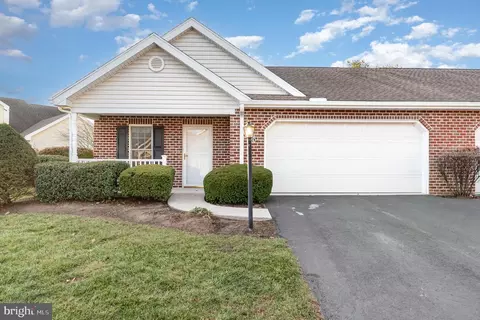 74 Creek Bank Dr, Mechanicsburg, PA 17050