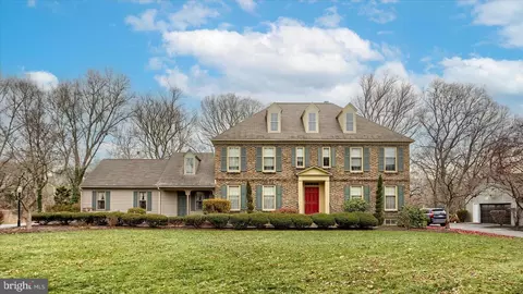 275 E Lauer Ln, Camp Hill, PA 17011