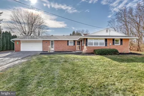 3 Walnut Ln, Mechanicsburg, PA 17050