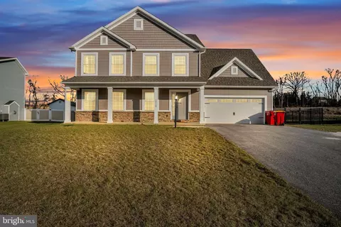 1718 Treeline Dr, Shippensburg, PA 17257