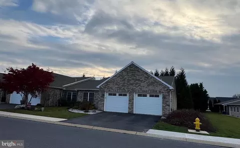124 Blackbird Ln, Shippensburg, PA 17257