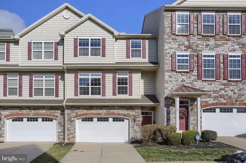 15 Indiana Cir, Lemoyne, PA 17043
