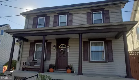 409 Kauffman St, Boiling Springs, PA 17007