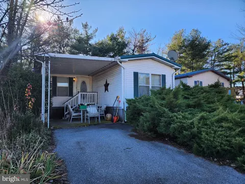 5 Robin Dr, Shippensburg, PA 17257