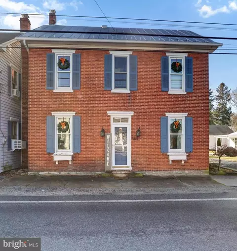 309 Walnut St, Boiling Springs, PA 17007