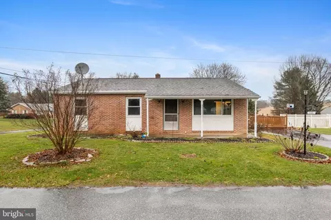 111 Earl St, Boiling Springs, PA 17007