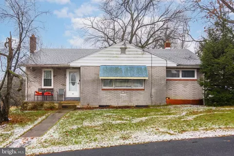 11 Helen St, Enola, PA 17025