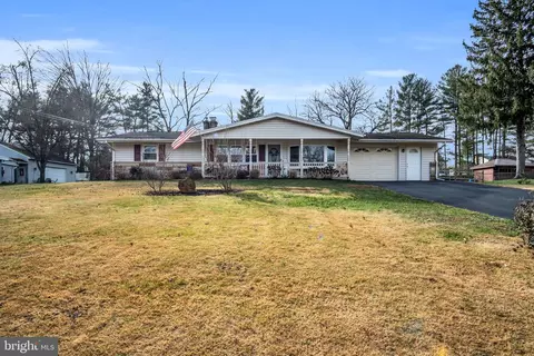 824 Meadow Ln, Camp Hill, PA 17011