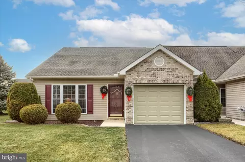 111 Brighton Dr, Carlisle, PA 17015