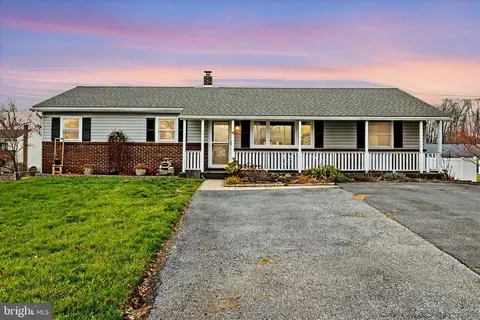 9 Rife Dr, Mechanicsburg, PA 17050