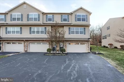 152 Old Schoolhouse Ln, Mechanicsburg, PA 17055