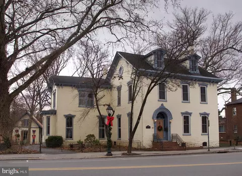 80 W King St, Shippensburg, PA 17257