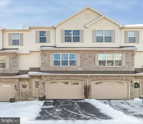 617 Keswick Ct, Mechanicsburg, PA 17055