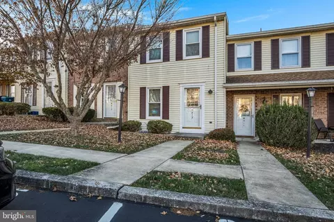 813 Allenview Dr, Mechanicsburg, PA 17055
