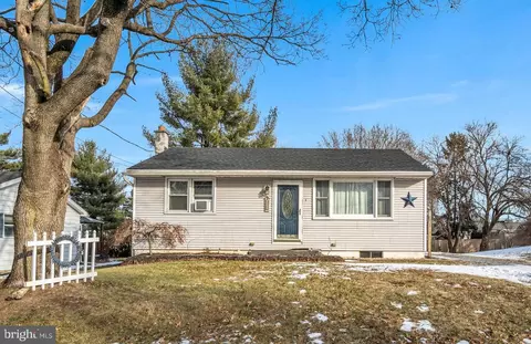 1913 Sterretts Gap Ave, Carlisle, PA 17013