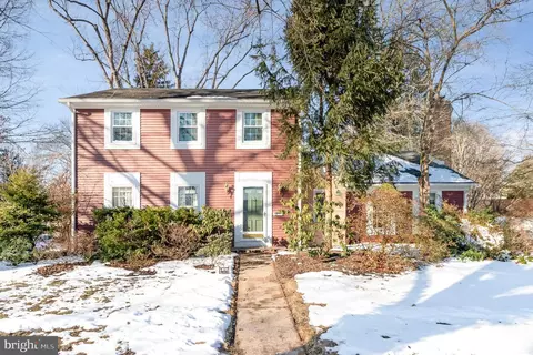 5220 Meadowbrook Dr, Mechanicsburg, PA 17050