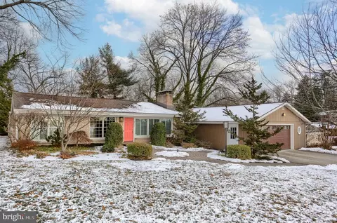 805 Country Club Rd, Camp Hill, PA 17011