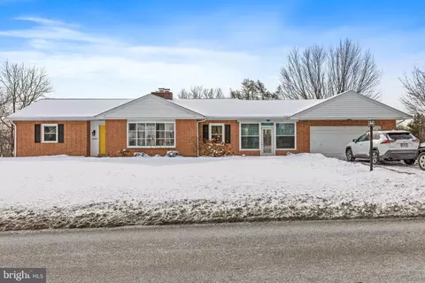 604 E Winding Hill Rd, Mechanicsburg, PA 17055