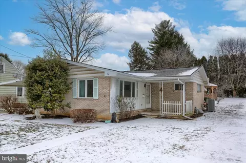 12 S George St, Mechanicsburg, PA 17055