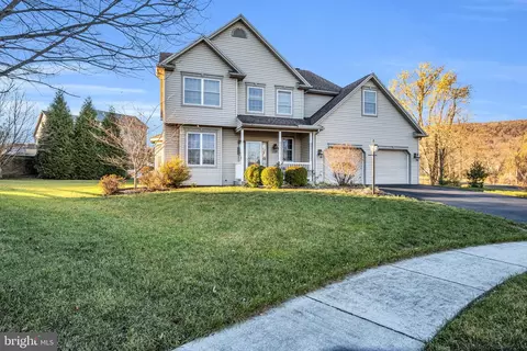 5730 Aspen Ln, Enola, PA 17025