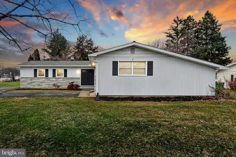 6325 Brandy Ln, Mechanicsburg, PA 17050