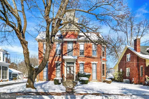 434 W Main St, Mechanicsburg, PA 17055