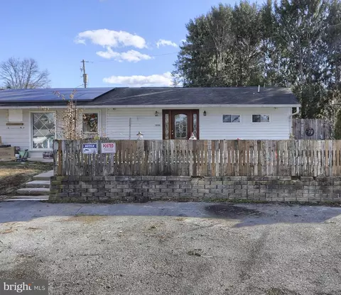 1826 Heishman Garden Dr, Carlisle, PA 17013