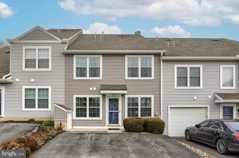 57 Courtyard Dr, Carlisle, PA 17013