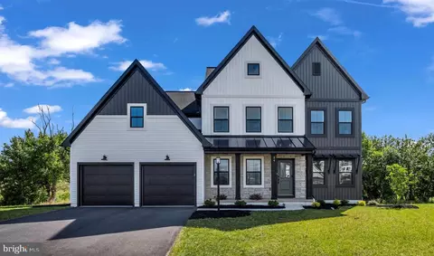 24 Country Side Dr, Carlisle, PA 17013
