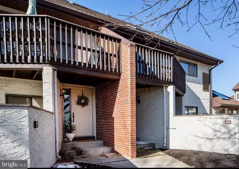 640 Geneva Dr #13, Mechanicsburg, PA 17055