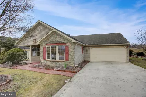 71 Lantern Ln, Shippensburg, PA 17257