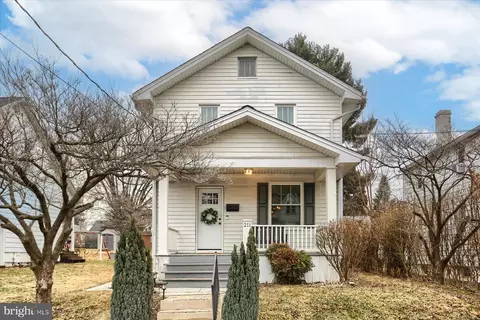 211 S 18th St, Camp Hill, PA 17011