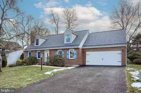 77 Fairway Dr, Camp Hill, PA 17011