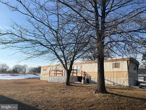 25 Mountain View Ter, Newville, PA 17241