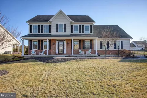 22 Old Coach Ln, Carlisle, PA 17013