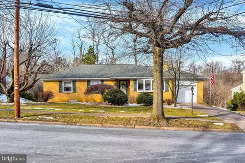 855 Hillside Dr, Camp Hill, PA 17011