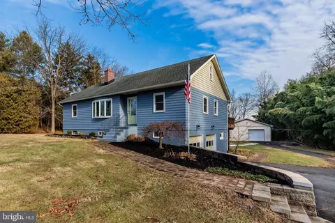 17 Circle Dr, Carlisle, PA 17015