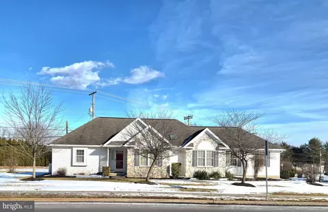 801 W Shady Ln, Enola, PA 17025
