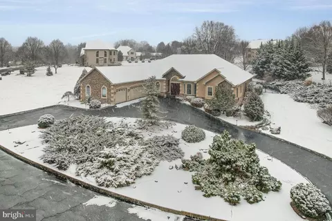 1513 Woodcreek Dr, Mechanicsburg, PA 17055